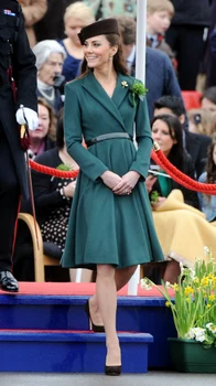 Kate Middleton își cumpără aceeași ținută în mai multe culori: 2012