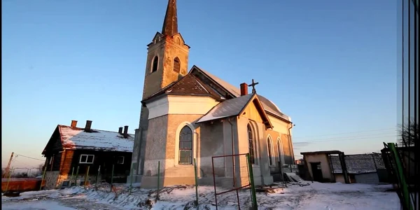 Biserica reformată, veche de peste un secol, din Ghelari