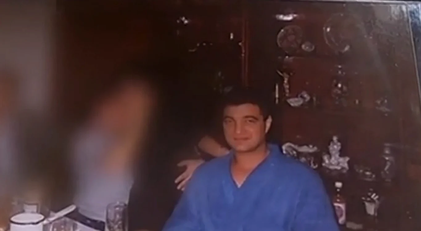 
    Un bărbat de 59 de ani care era divorțat și trăia singur de mulți ani și-a pus capăt zilelor, de disperarecaptură: Antena 3  