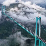 Podul Huajiang Grand Canyon din China va fi inaugurat in septembrie. FOTO X