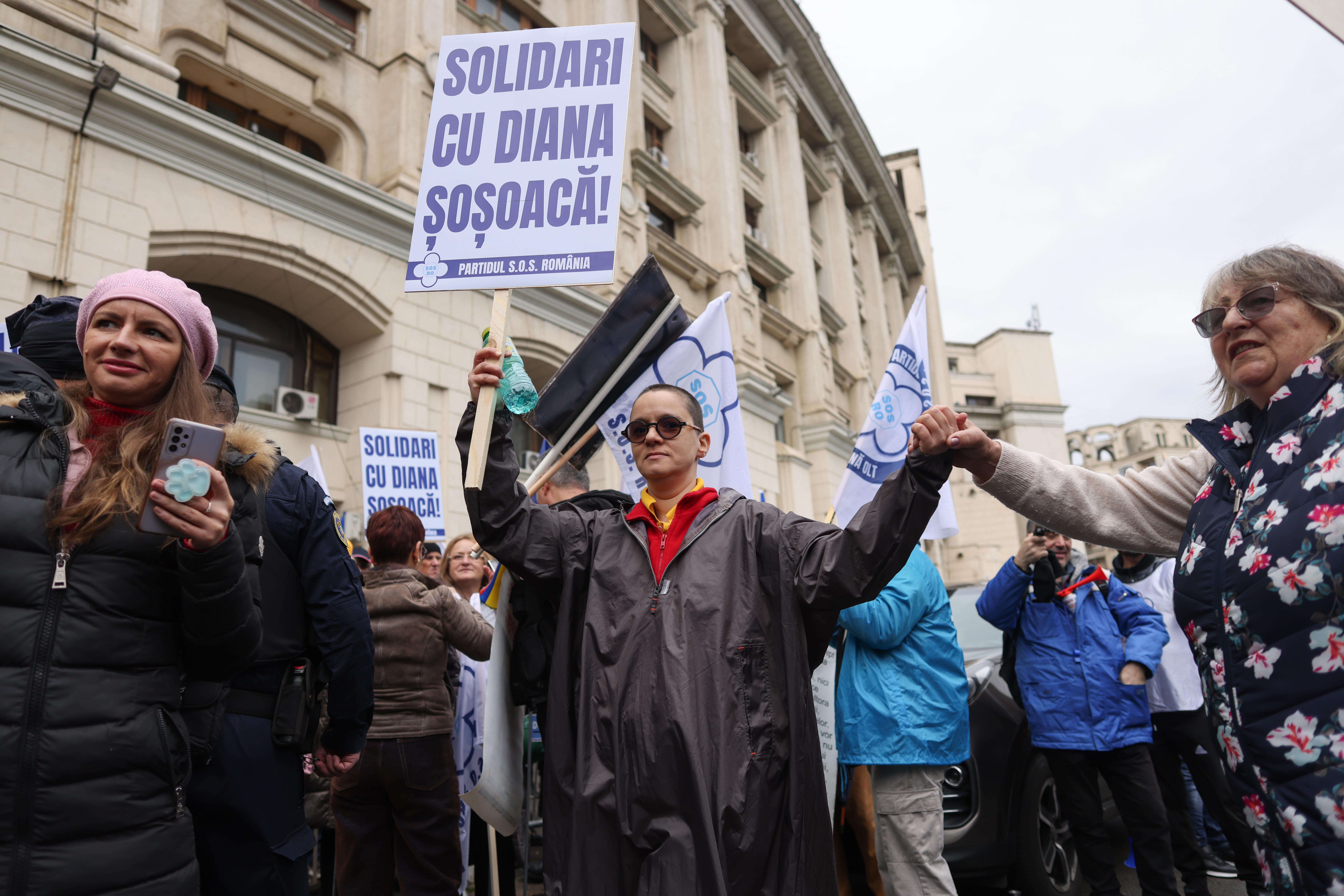 Diana Șoșoacă părăsește sediul Parchetului General FOTO: Inquam Photos / George Călin 6220 jpg