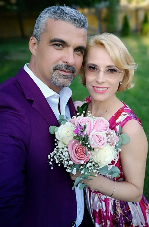 Aurelian Temișan și Monica Davidescu își asumă treburile casnice în mod egal