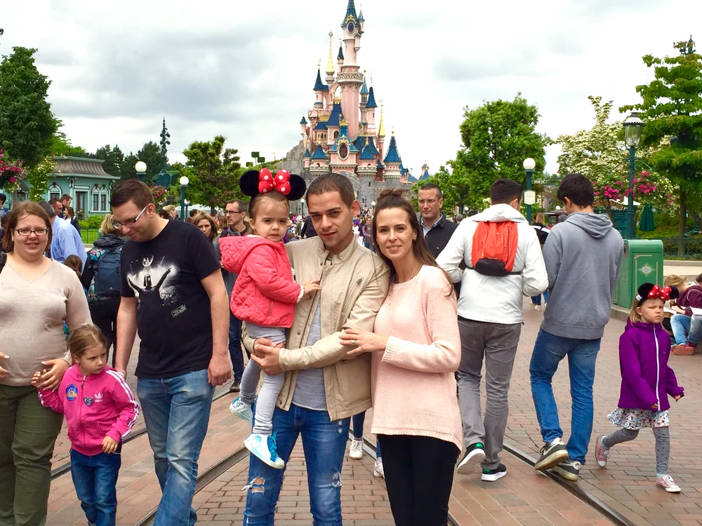 Livia Graur şi soţul ei şi-au dus fiica la Disneyland