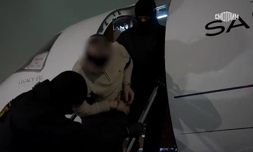 Suspectul în cazul tentativei de asasinat asupra generalului Vladimir Alekseiev, reținut în Dubai și extrădat în Rusia FOTO: captură video X/@Beefeater_Fella