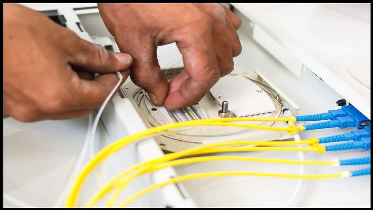 „În interiorul” unui cablu fibră optică: tehnologie, tipologie, aplicații