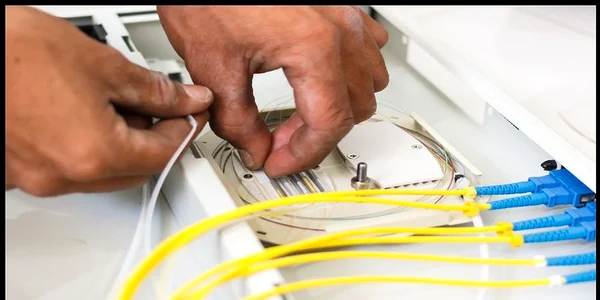 In interiorul unui cablu fibra optica tehnologie tipologie aplicatii jpg