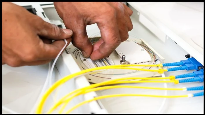 In interiorul unui cablu fibra optica tehnologie tipologie aplicatii jpg