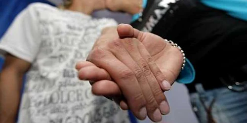 Gina şi Sorin iubesc la fel ca alţi tineri de vârsta lor