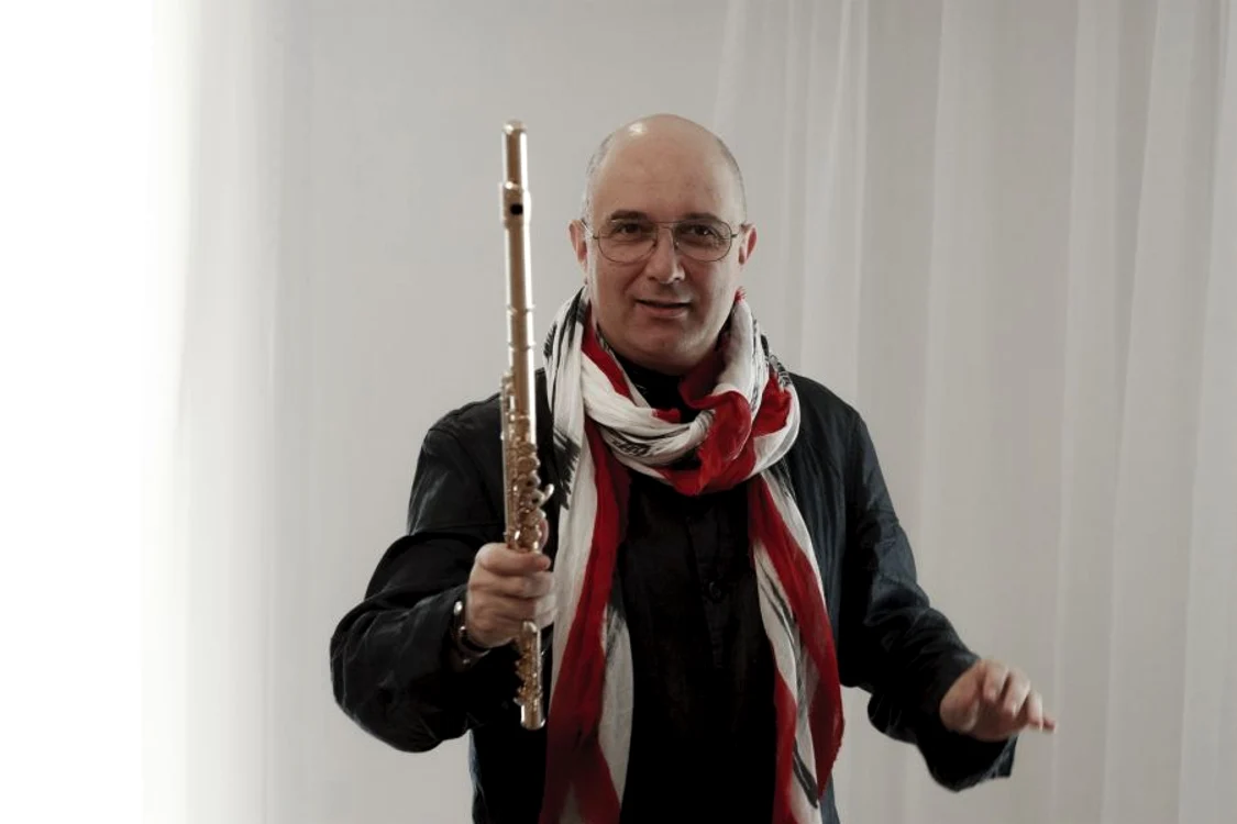 Chopin interpretat de Ion Bogdan Ştefănescu pe un flaut de aur! jpeg