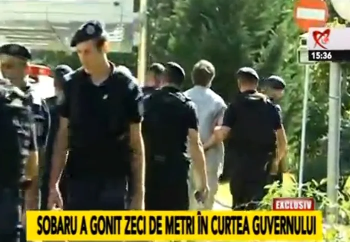 Bărbatul a fost reţinut de poliţie şi dus la Secţia 1 din Bucureşti