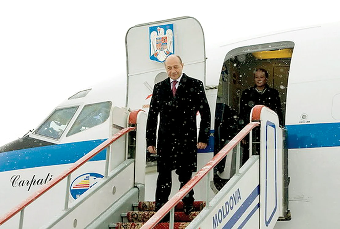 Aeronava prezidenţială a aterizat la Sibiu, din cauza ceţii