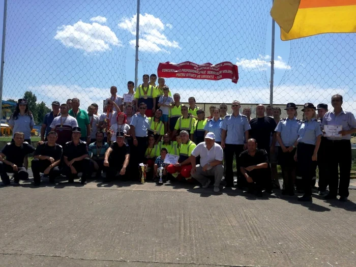 Pompierii civili s-au întrecut la stadion FOTO ISU Călăraşi