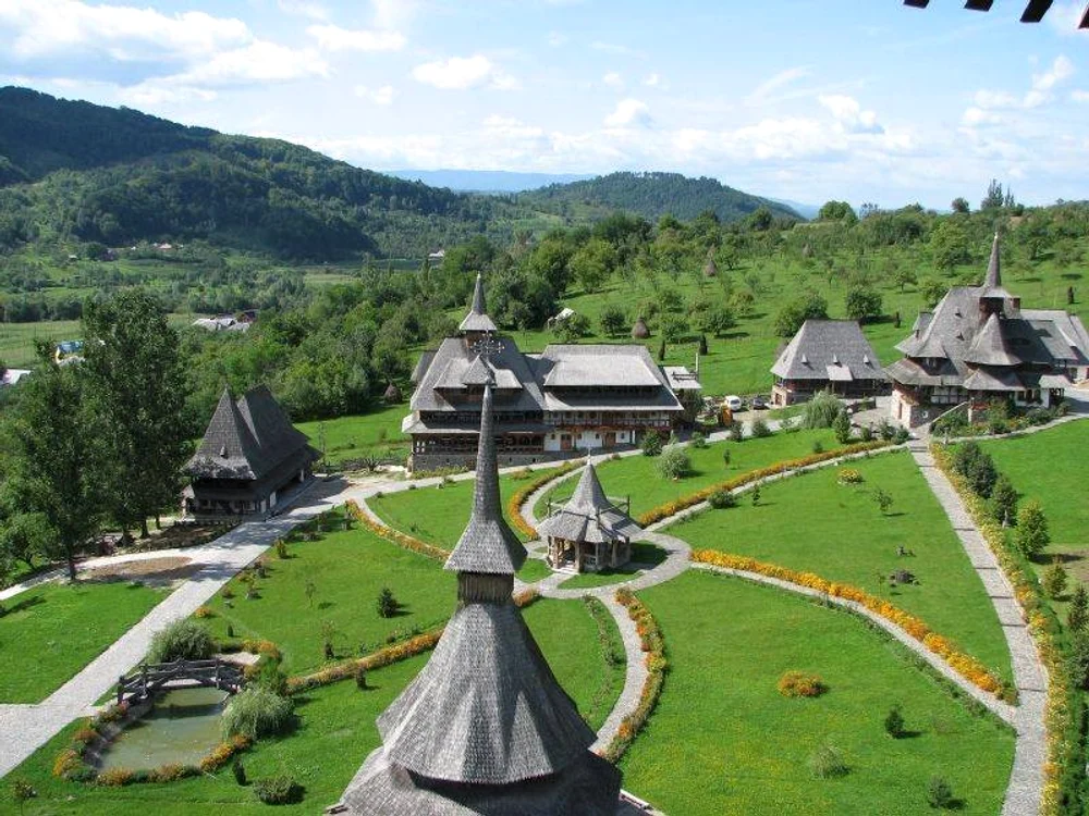 Mănăstirea Bârsana FOTO starholiday.ro