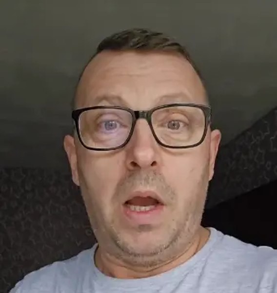 Român din Anglia, exasperat de vreme: „Plouă și iar plouă. În 10 ani am îmbătrânit cât în 20". Ce îi transmit conaționalii VIDEO