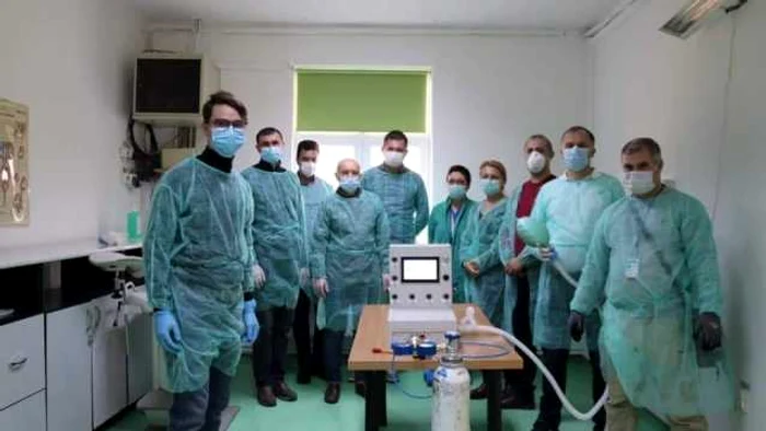 Noul ventilator testat de militari este destinat tratării noninvazive a pacienţilor cu deficienţe respiratorii FOTO MApN