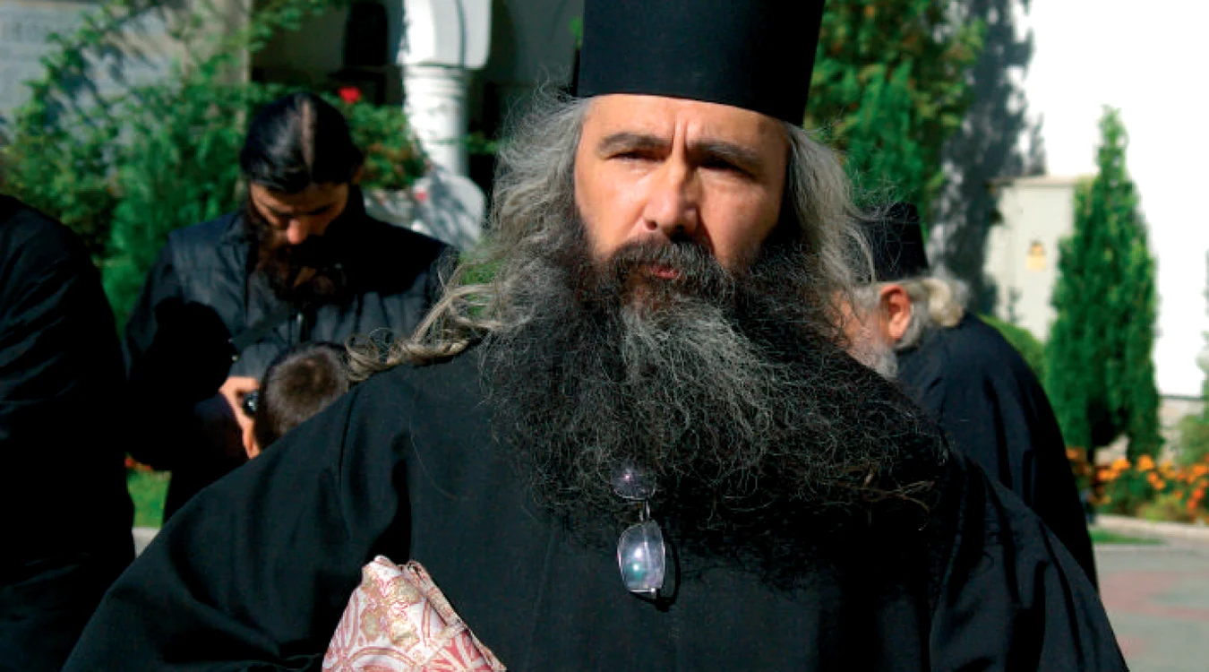 "Noi fugim, în viaţă, să ne asumăm vreo cruce", spune duhovnicul Ioan Şişmanian