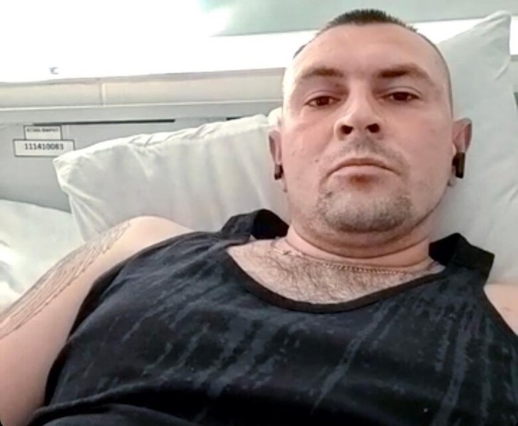 „M-au torturat și au scrijelit «Glorie Rusiei» pe mine. Vreau să mă întorc pe front”. Povestea cumplită a unui fost prizonier ucrainean 