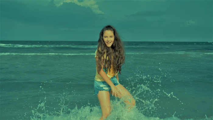 Nina Manolache are 10 ani și o carieră frumoasă