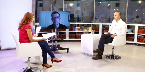 Cristian Panţir Skype - Dan Petre sociolog FOTO David Muntean