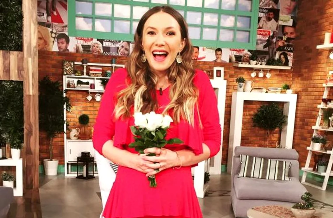 
    Adela Popescu va deveni mamă de băiat în doar câteva luniFoto: arhivă personală  