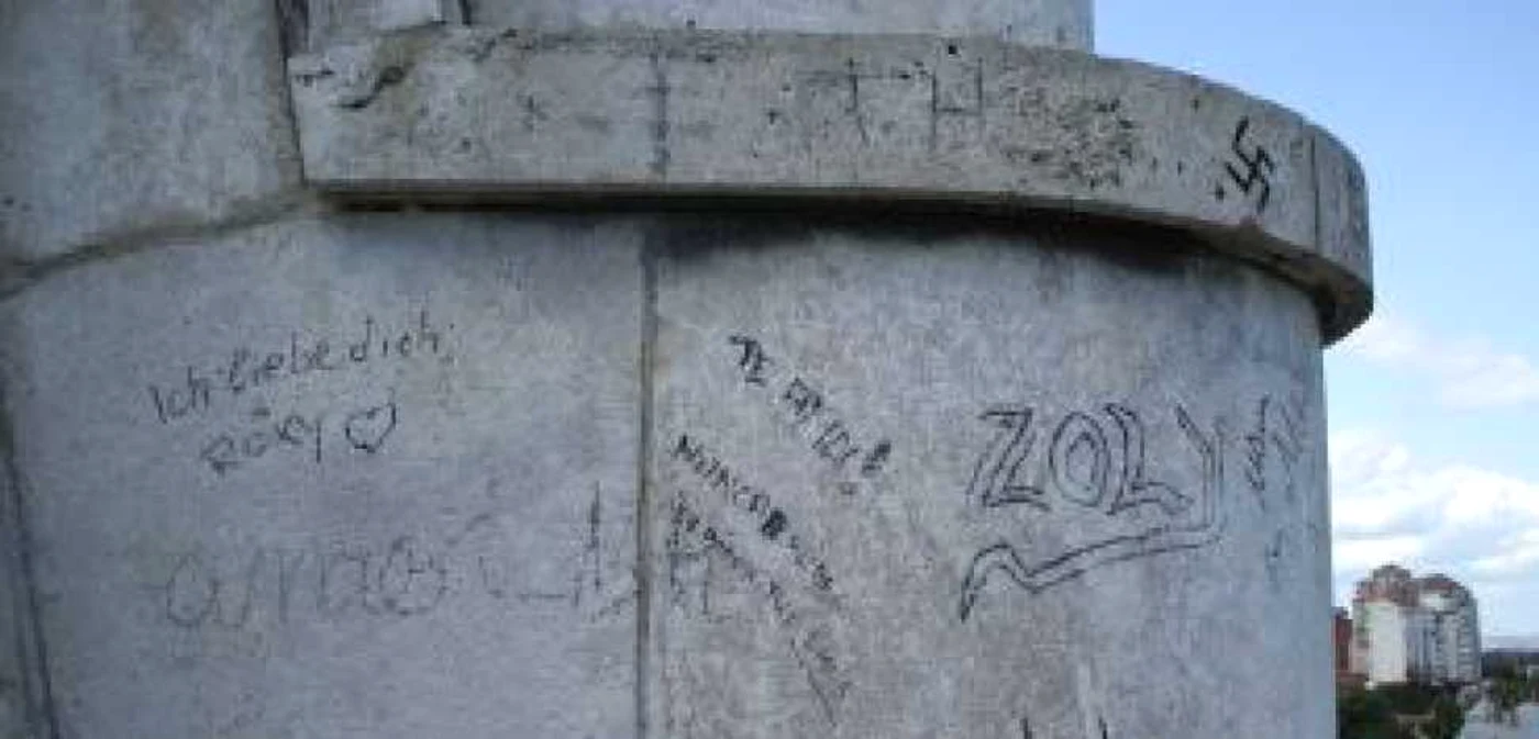 Alba Iulia: Obeliscul "Horea, Cloşca şi Crişan" a fost vandalizat (GALERIE FOTO) UPDATE