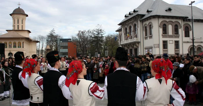 Ansamblul "Ţara Vrancei" a oferit un frumos spectacol  Foto: Ştefan Borcea