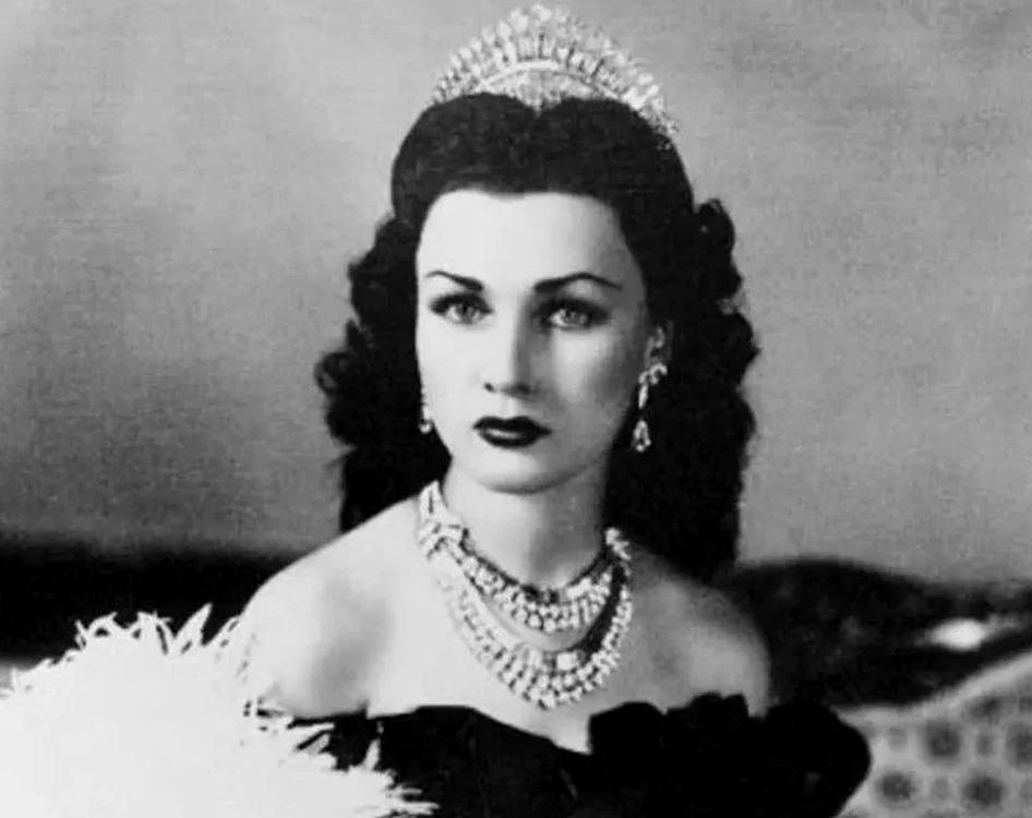 
    În 1939, Fawzia s-a căsătorit cu prinţul moştenitor al Iranului, Mohammed Reza, o căsătorie aranjatăclickpentrufemei.ro  