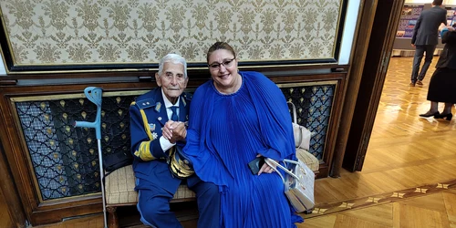 Diana Șoșoacă și generalul Radu Theodoru Foto DIana Șoșoacă   Facebook jpg