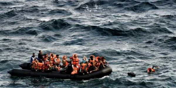 ambarcatiune cu imigranti in largul insulei lesbos foto afp