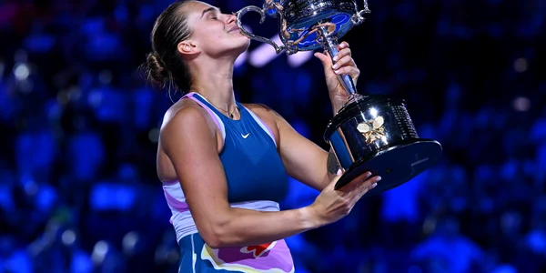 Aryna Sabalenka cu trofelul la  Australian Open 2023  Foto Gettyimages 