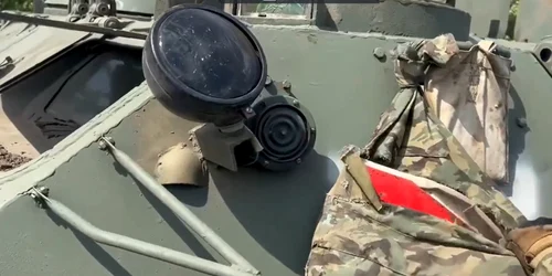 Ucrainenii au găsit bucăți de metal ruginite în vestele antiglonț rusești FOTO Captură Video  jpg