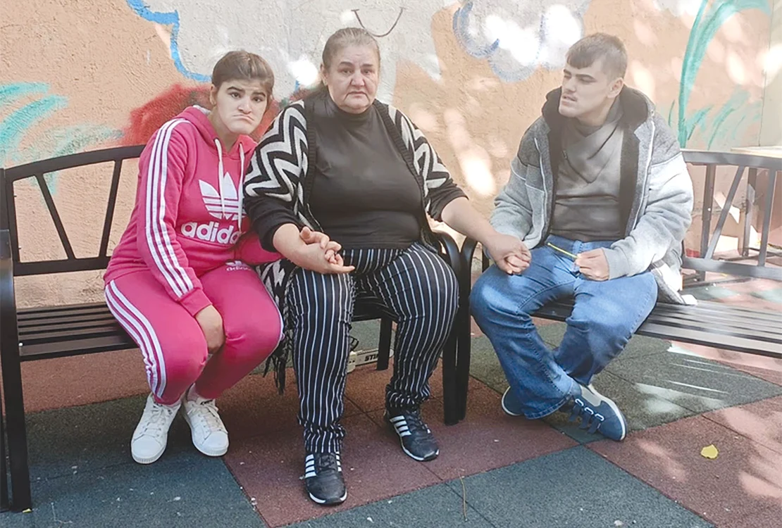 Copiii doamnei Brănoiu,  Maia şi Andrei, suferă  de handicap sever