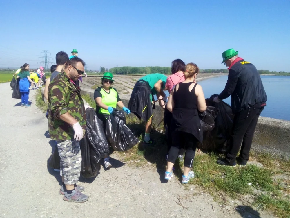 acţiune de strâns gunoaie slatina running