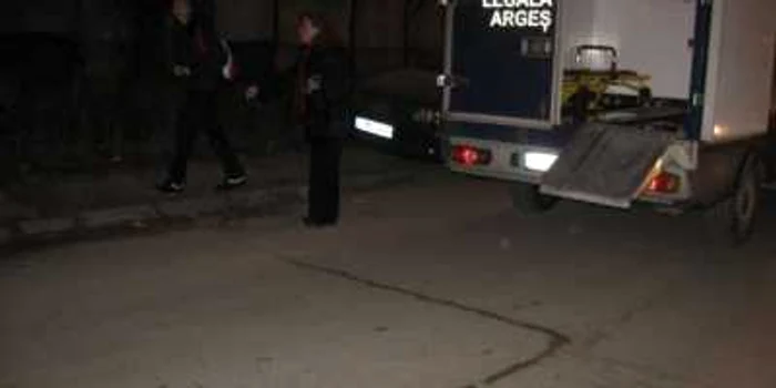 Poliţistul a fost găsit împuşcat în apartamentul în care locuia