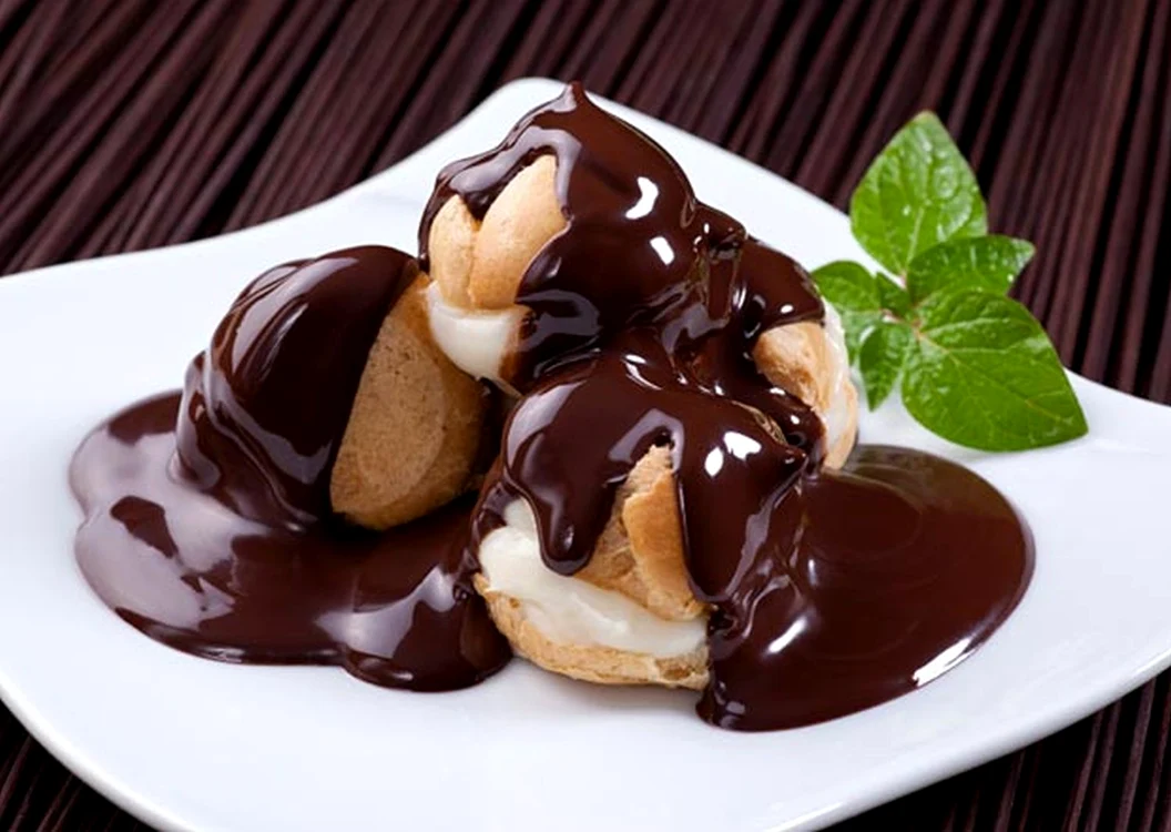 profiterol cu sos de ciocolata jpeg