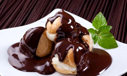 profiterol cu sos de ciocolata jpeg