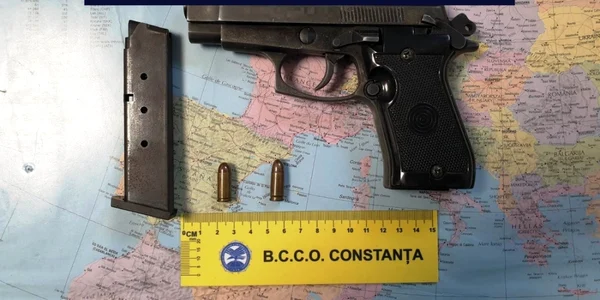 pistol perchezitii droguri foto politia romana