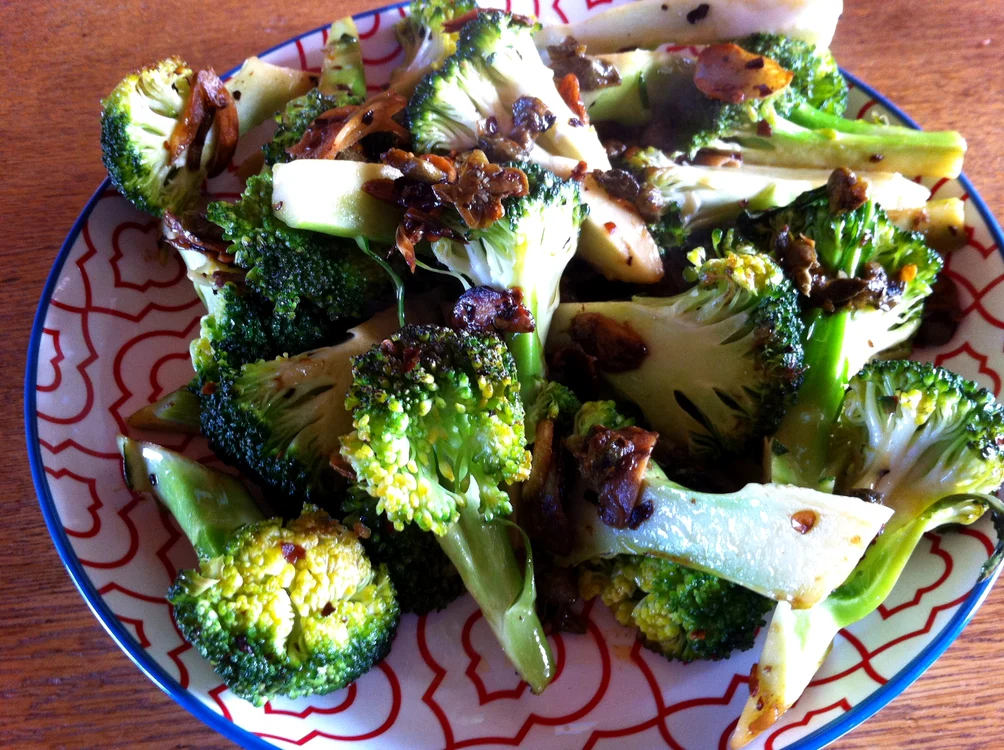 broccoli picant cu usturoi jpeg