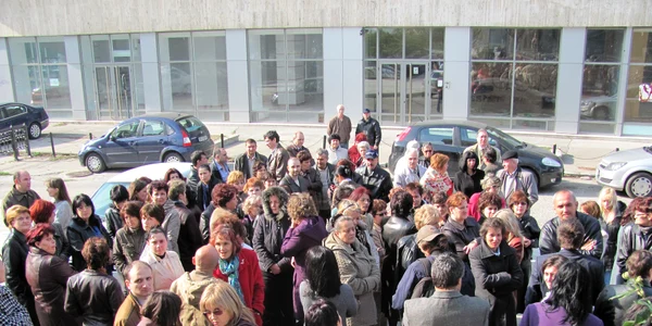 Angajaţii de la Finanţe au ieşit în stradă să-şi ceară drepturile