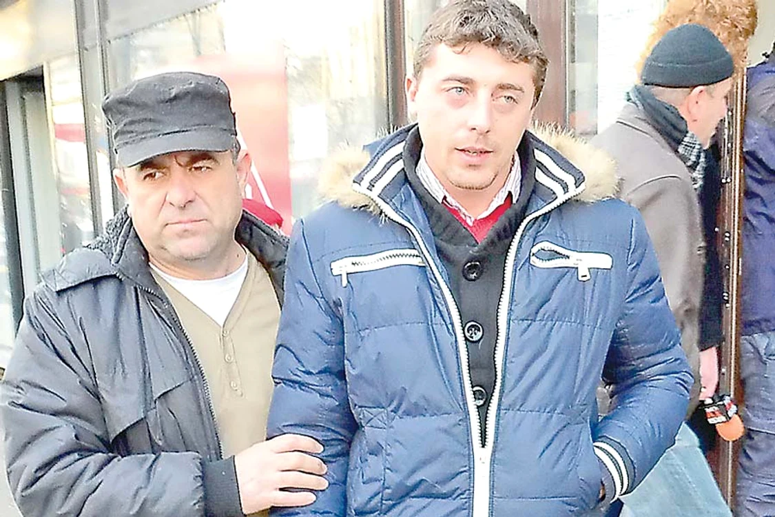 
    Lucian Miron a fost  ridicat de poliţişti din  sala de judecată  