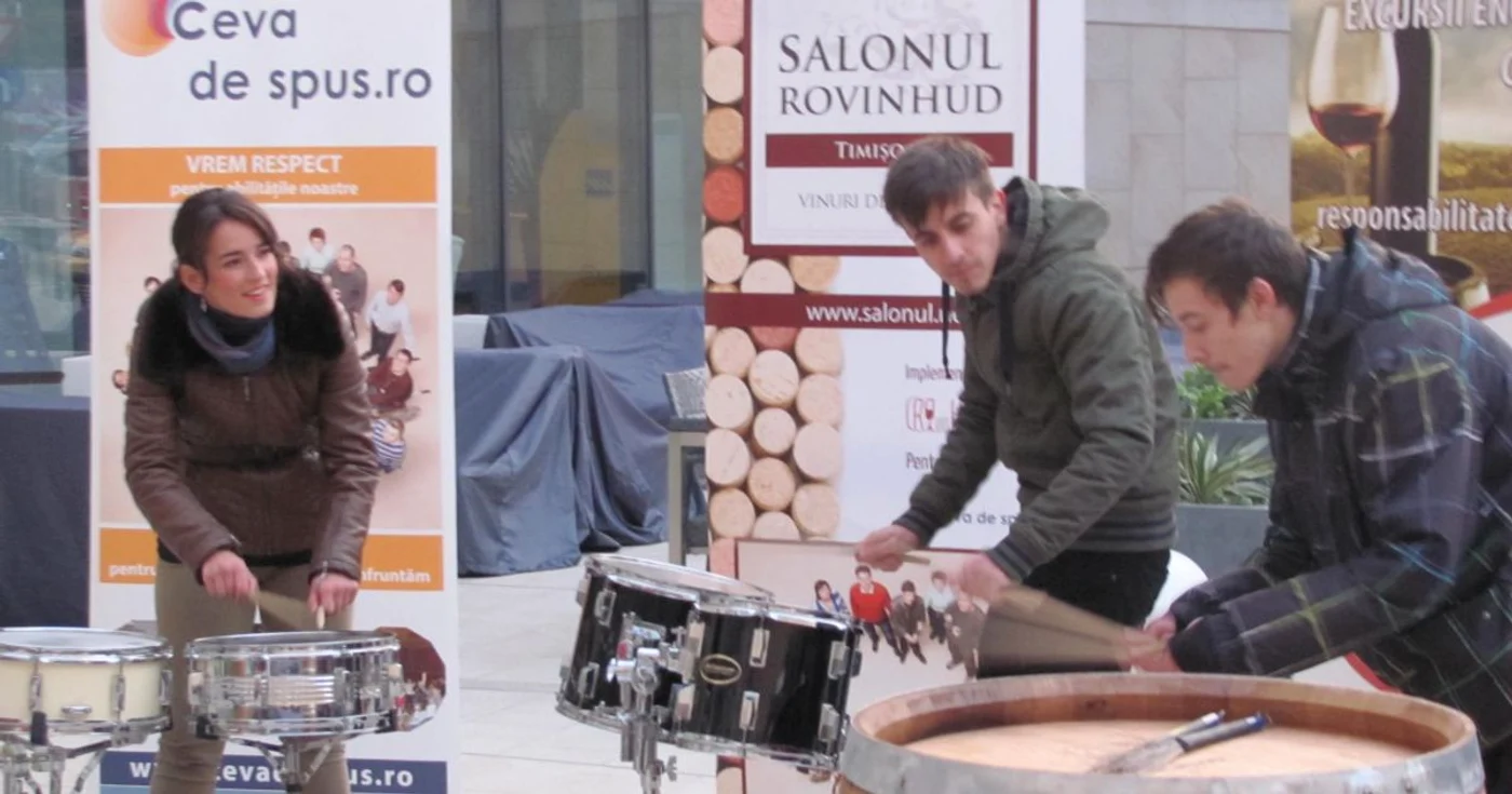 Trupa Percutissimo a anunţat evenimentul cu tobele