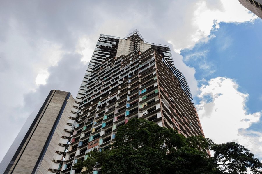 Orașul din oraș, condus de temutul El Nino. Cum a ajuns „Turnul lui David“, o clădire cu 45 de etaje, paradisul săracilor din Caracas | FOTO VIDEO