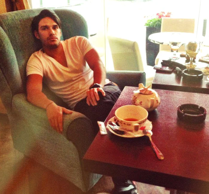 Se pare că solista se iubește cu avocatul Mircea Julean