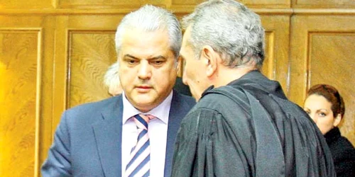 Fostul premier, în sala de judecată  