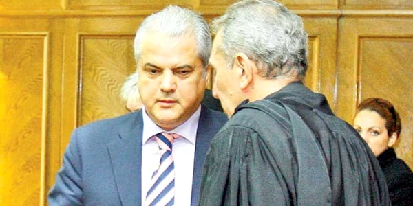 Fostul premier, în sala de judecată  