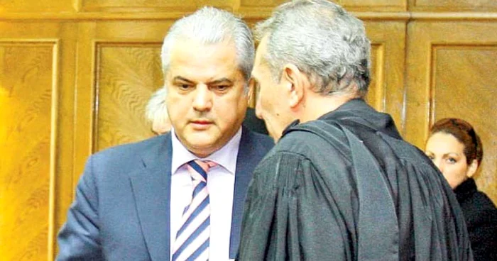 Fostul premier, în sala de judecată