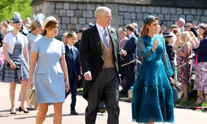 Printesa Beatrice, Printesa Eugenie si Printul Andrew in 2019, la nunta lui Harry cu Meghan. FOTO  Getty Images 960049188 jpg