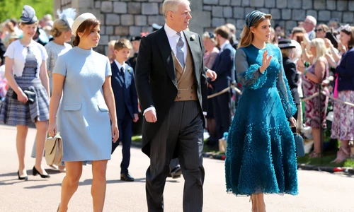 Printesa Beatrice, Printesa Eugenie si Printul Andrew in 2019, la nunta lui Harry cu Meghan. FOTO  Getty Images 960049188 jpg