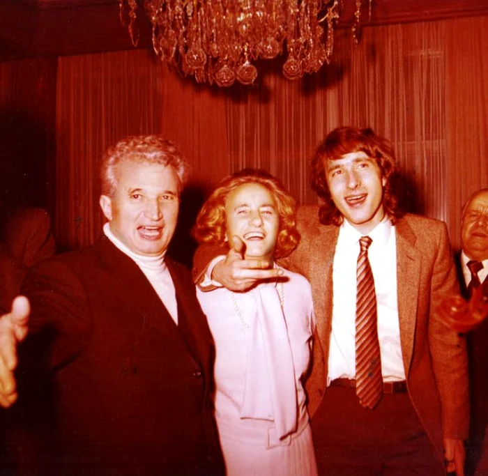 Nicolae Ceaușescu își serba ziua de naștere alături de Elena Ceaușescu, de copii (aici Nicu Ceaușescu), tovarăși și prieteni