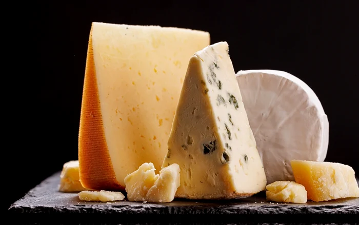 Brânza grasă, aliatul neașteptat al creierului: consumul zilnic poate reduce riscul de demență